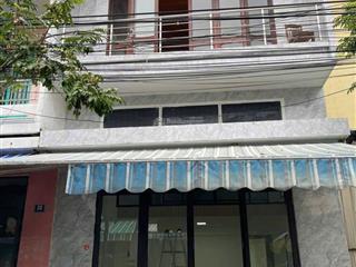 Nhà 2,5 tầng đường ngọc hân vị trí đẹp, dt 81 m2, giá 8,8 tỷ.  0935 121 ***