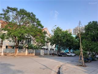 Cần bán biệt thự kđt thành phố giao lưu 190m2. mt 12m. cách hồ chỉ 10m. kd rất tốt. 58.5 tỷ tl
