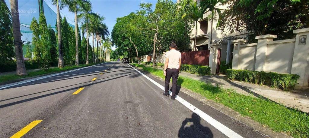 Bán biệt thự đơn lập kđt sunny garden sài sơn, quốc oai 300m2, xây 3 tầng + tum. 36.5 tỷ tl nhanh