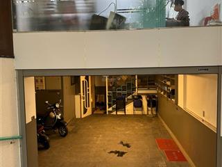 Cần cho thuê sàn văn phòng tầng 3 của 1 căn nhà rộng 72m2. mới xây. th/máy. hầm để xe. 12tr/tháng