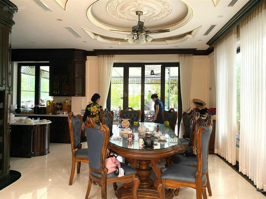 Bán biệt thự vip mặt phố thép mới kđt việt hưng  long biên 200m2. mt 11m. 3.5 tầng. 58.5 tỷ tl