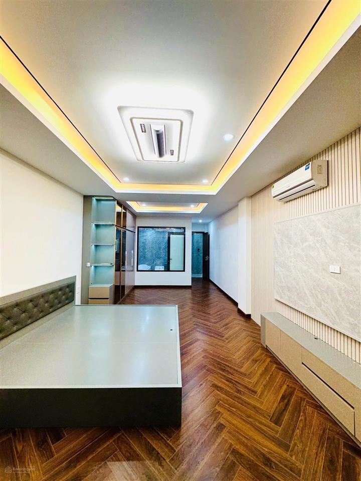 Nhà 7 tầng đáng cân nhắc  60m2 gara 02 oto gần tttm aeon long biên