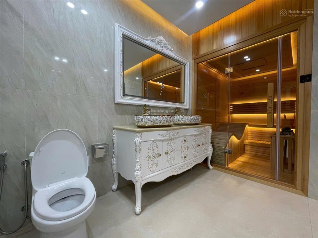 Nhà khu phân lô cán bộ  dt 90m²  xây 7 tầng thang máy  đẹp long lanh  về ở luôn