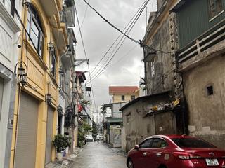 Nhà đẹp hiếm nội thất hiện đại đường ô tô tránh ngõ phố giang biên dt 31m2 . giá 9 tỷ