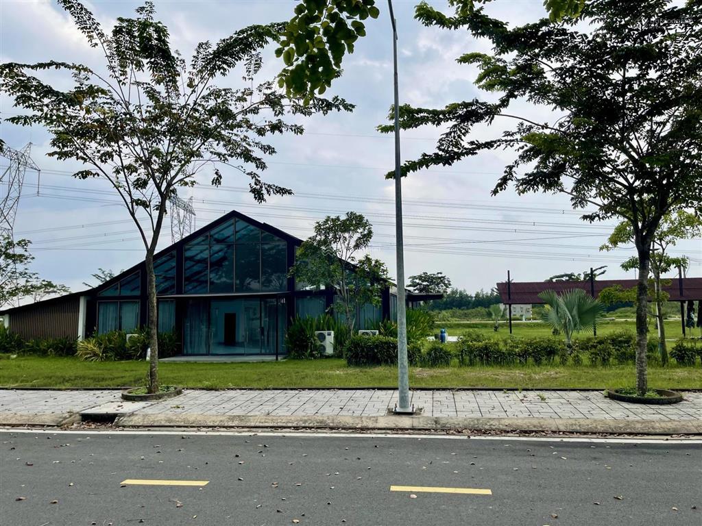 Tôi chính chủ cần cắt lỗ 2 lô liền kề đối diện tttm dự án dragon pearl, giá 1tỷ7, 90m2, sổ sẵn