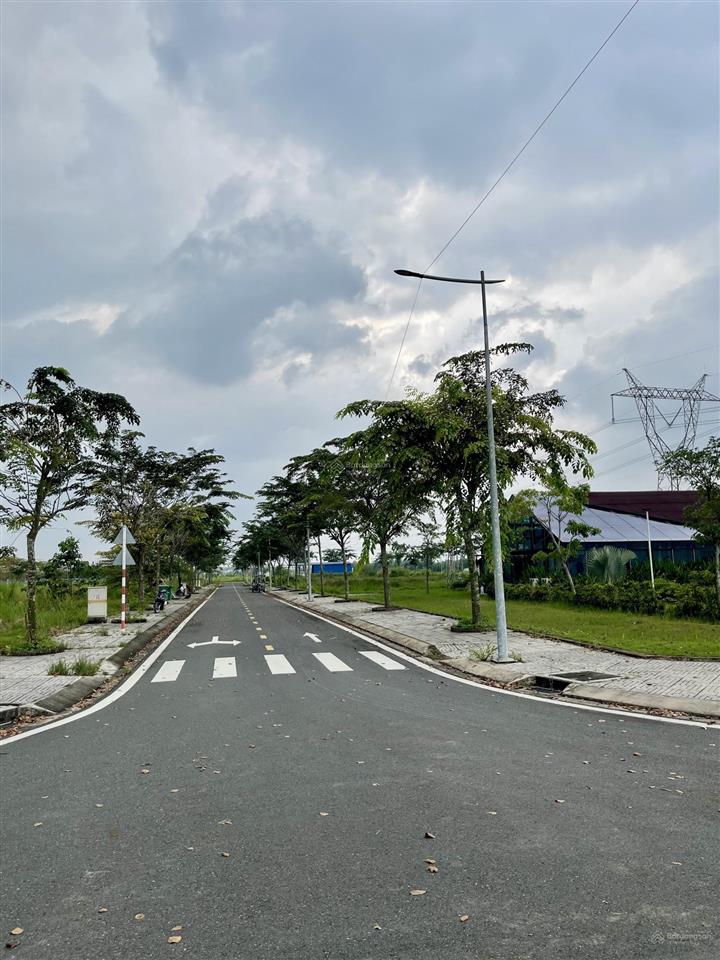 Tôi chính chủ cần cắt lỗ 2 lô liền kề đối diện tttm dự án dragon pearl, giá 1tỷ7, 90m2, sổ sẵn