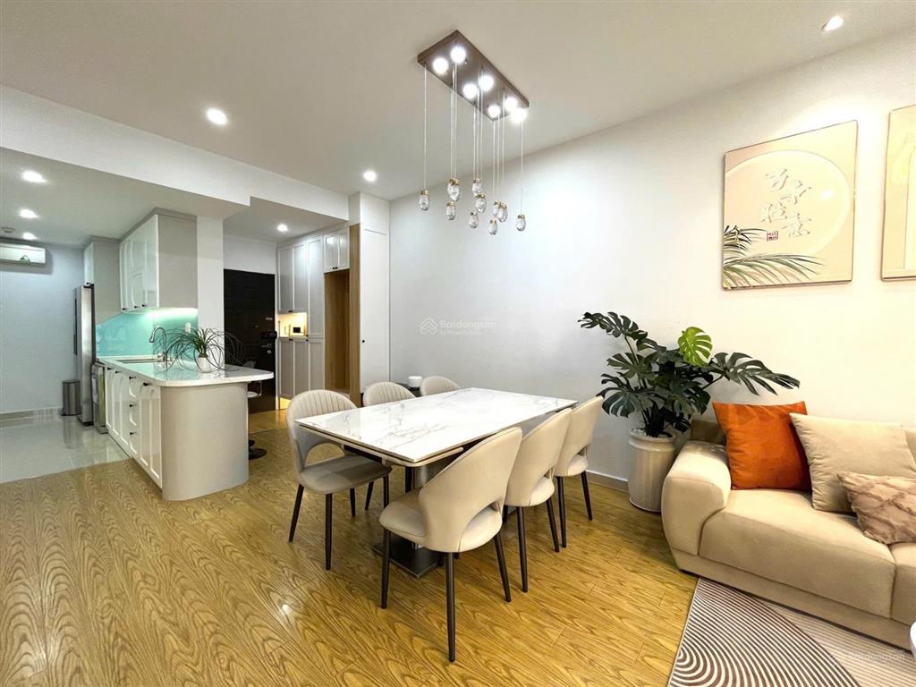 Bán nhanh căn 3pn  110m2, view hồ bơi, nhà nội thất cao cấp, hướng đông nam
