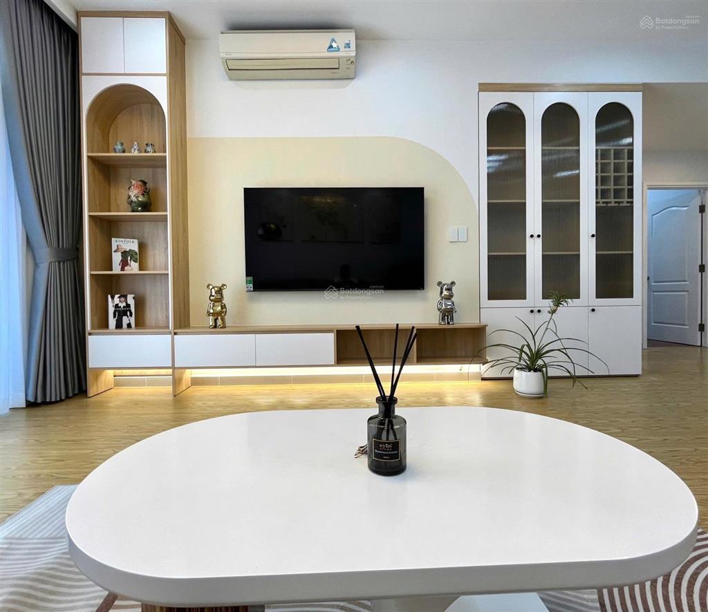 Bán nhanh căn 3pn  110m2, view hồ bơi, nhà nội thất cao cấp, hướng đông nam