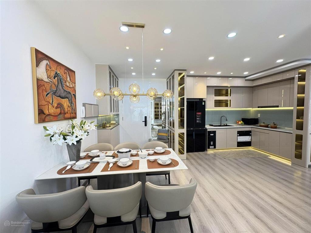 Bán căn hộ căn góc, sky garden ii, phú mỹ hưng, quận 7, giá bán 8,2 tỷ, 91m2, sổ hồng  0914 163 ***