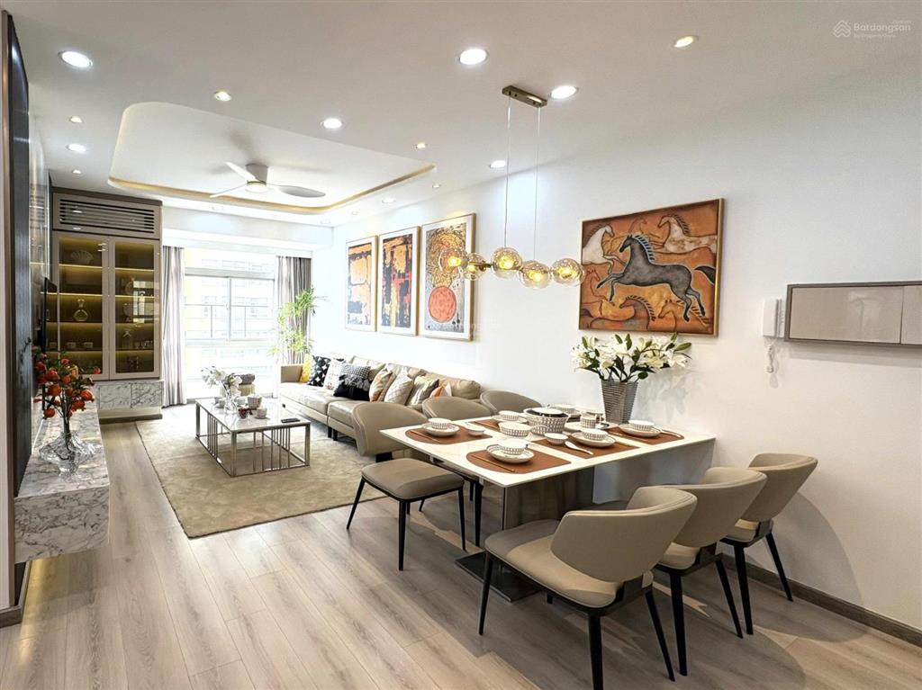 Bán căn hộ căn góc, sky garden ii, phú mỹ hưng, quận 7, giá bán 8,2 tỷ, 91m2, sổ hồng  0914 163 ***