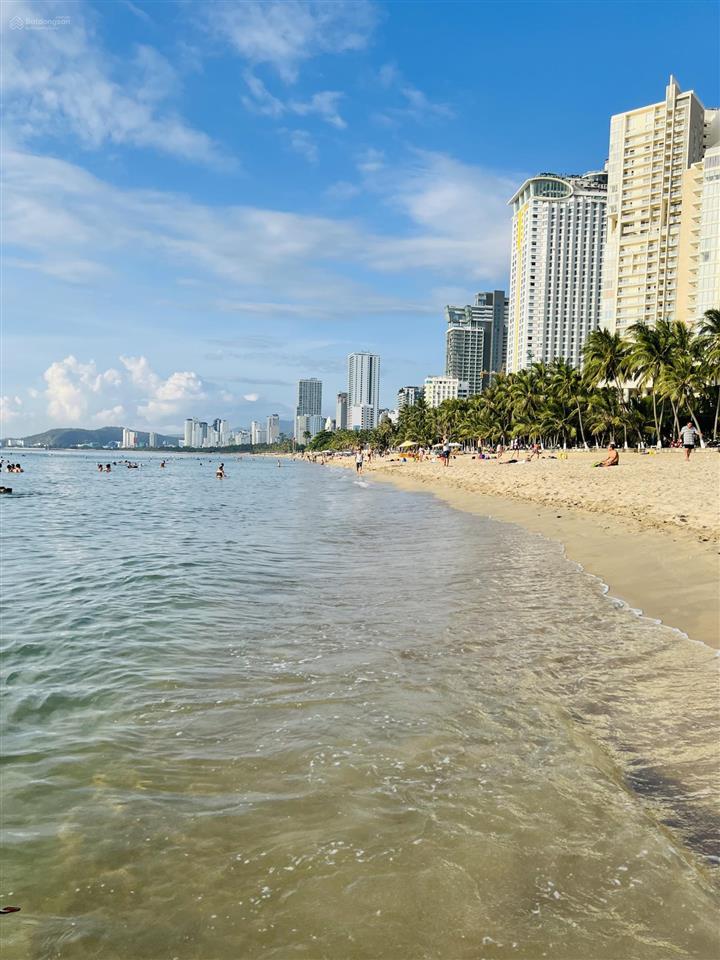 Bán lô đất phố tây gần biển, quảng trường 300m