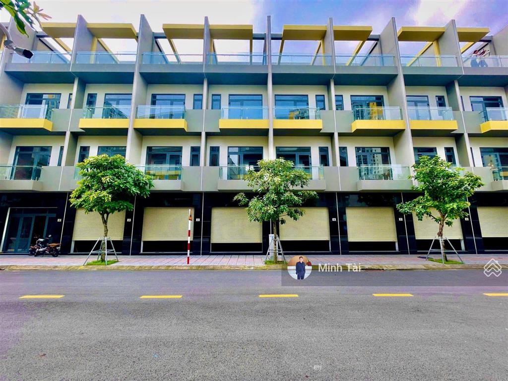 Nhà mới nhận lộc vàng chỉ 7.744 tỷ, xây dựng sẵn 1 trệt 3 lầu bcons uni valley  bcons city tphcm
