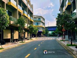 Bán nhà phố 241m. giá 7.809 tỷ, kết cấu 1 trệt 3 lầu. ngay khu làng đại học thủ đức tphcm