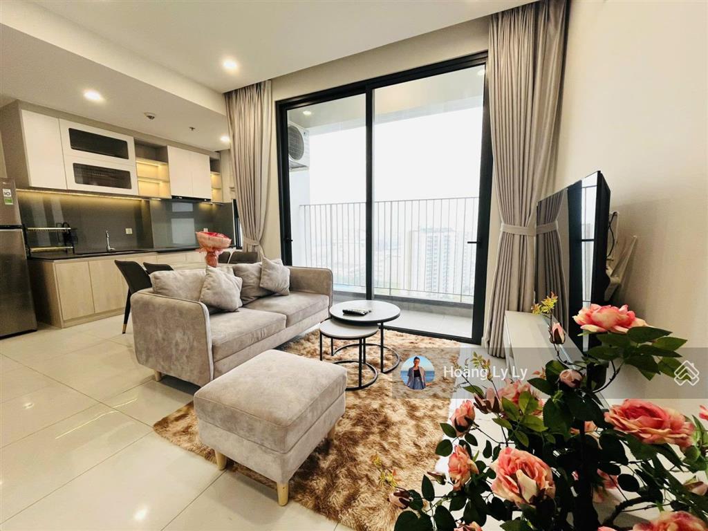Chính chủ gửi bán căn hộ 2 phòng ngủ góc siêu đẹp tặng full nội thất chung cư the emerald golf view