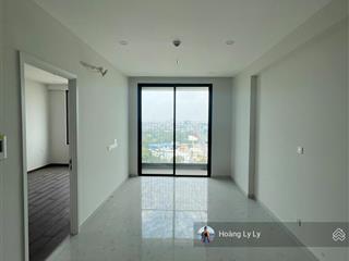 Cho thuê căn hộ 2 phòng ngủ cơ bản có 3 máy lạnh chỉ 7 triệu chung cư the emerald golf view