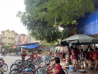 Bán đất gần trường học giá 4,3 tỷ đối diện sân bóng và công viên tại vườn sen từ sơn.  0326 569 ***