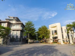 Bán đất vườn hồng đối diện trường học, cạnh hồ 7,2ha, mặt tiền 6m, sổ hồng cầm tay, 0326 569 ***