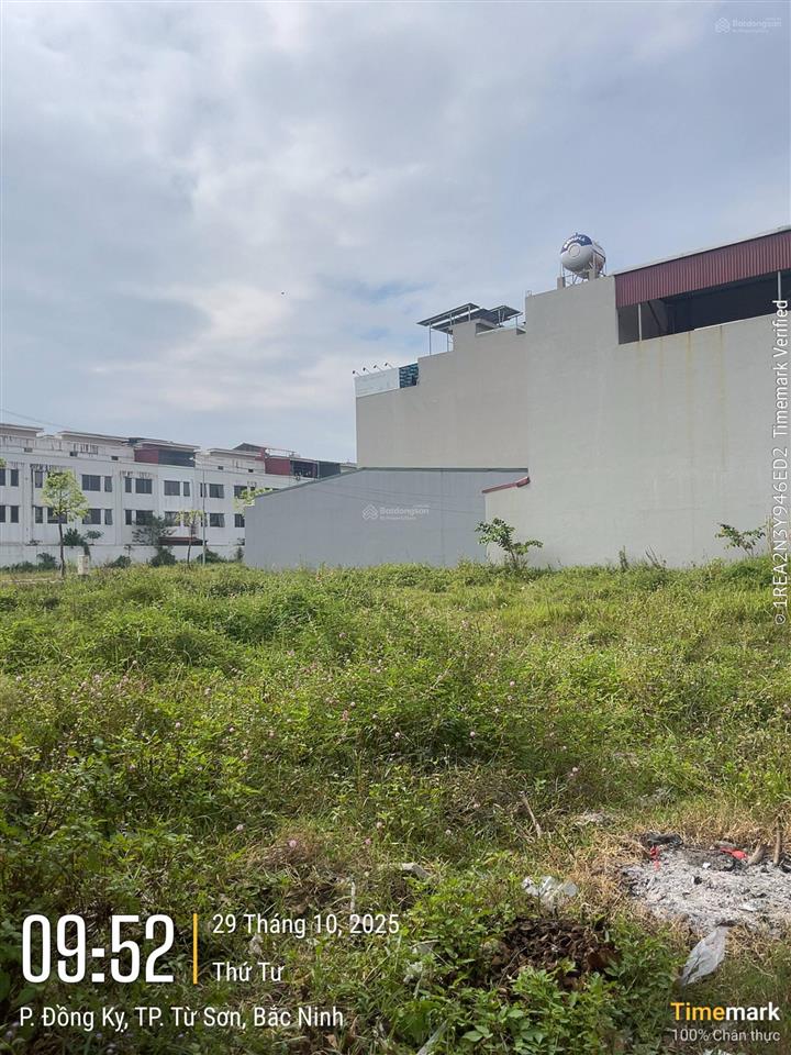 Bán đất tại từ sơn đối diện sân bóng, làn 2 đường tỉnh lộ, sổ đầy đủ không lỗi. 0326 569 ***
