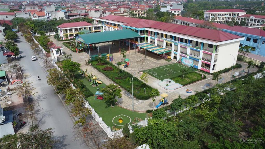 Bán đất tại từ sơn đối diện sân bóng, làn 2 đường tỉnh lộ, sổ đầy đủ không lỗi. 0326 569 ***