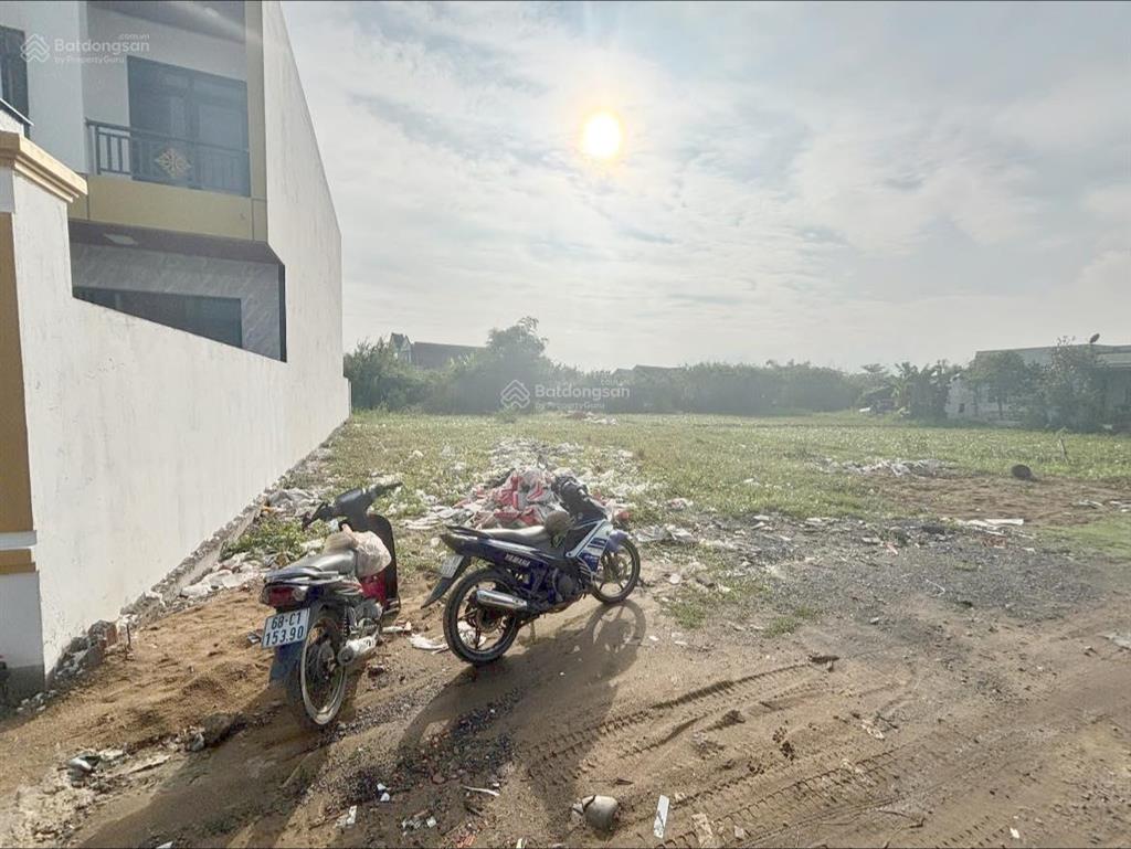 Bán đất mặt tiền đường năm ngói, xã mỹ lộc cần giuộc, long an, 117.6 m2 giá 1 tỷ 350tr shr