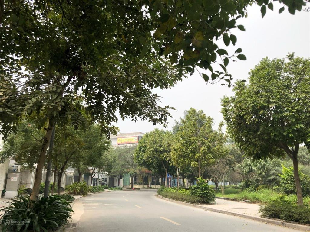 Chính chủ cần bán biệt thự văn phú mặt hồ công viên, mặt đường to. dt 10*20=200m2. cc 0984 009 ***