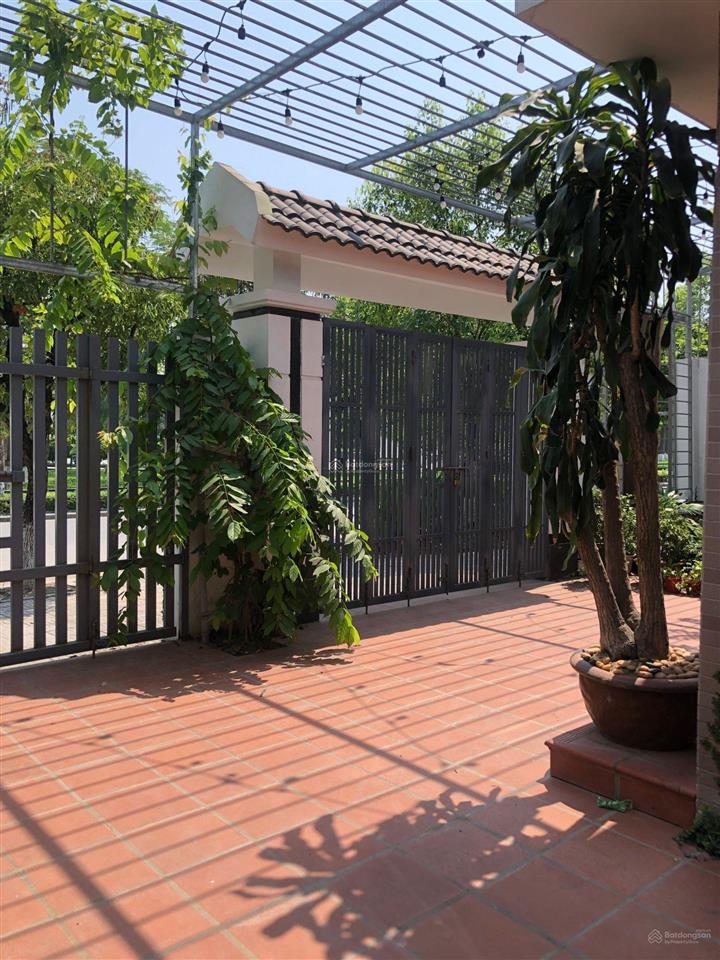 Chính chủ cần bán biệt thự văn phú mặt hồ công viên, mặt đường to. dt 10*20=200m2. cc 0984 009 ***