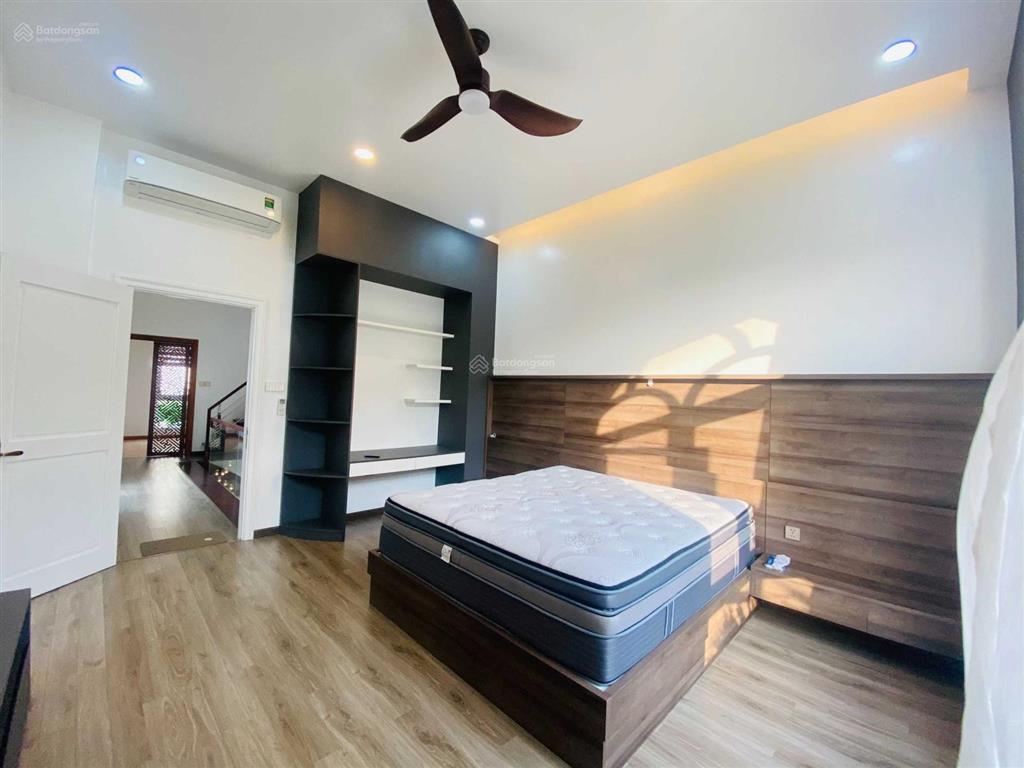 Được chính chủ gửi bán biệt thự tại the venica.  tấn giàu 0909 121 ***