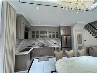 Cho thuê nhà phố full nội thất tại the classia.  0909 121 ***