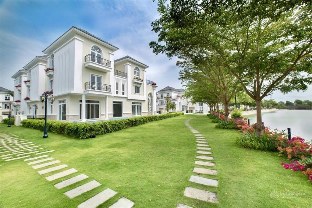 Bán biệt thự song lập góc 2 mặt tiền tại the venica  giá bán 60,5 tỷ, xem nhà  0909 121 ***