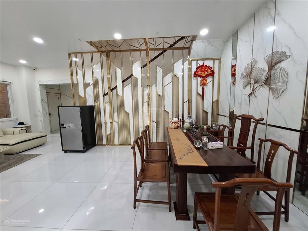 Bán nhà phố góc full nội thất đẹp tại mega ruby. mua  0909 121 *** tấn giàu