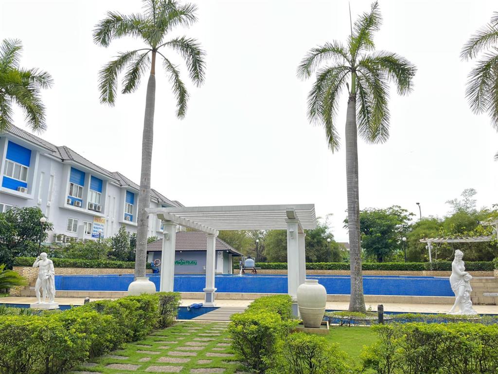 Bán nhà phố mega ruby 75m2  giá 9.8 tỷ xem nhà  tấn giàu 0909 121 ***