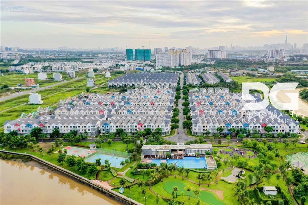 Cần bán gấp căn nhà phố gđ2 park riverside  tấn giàu 0909 121 ***