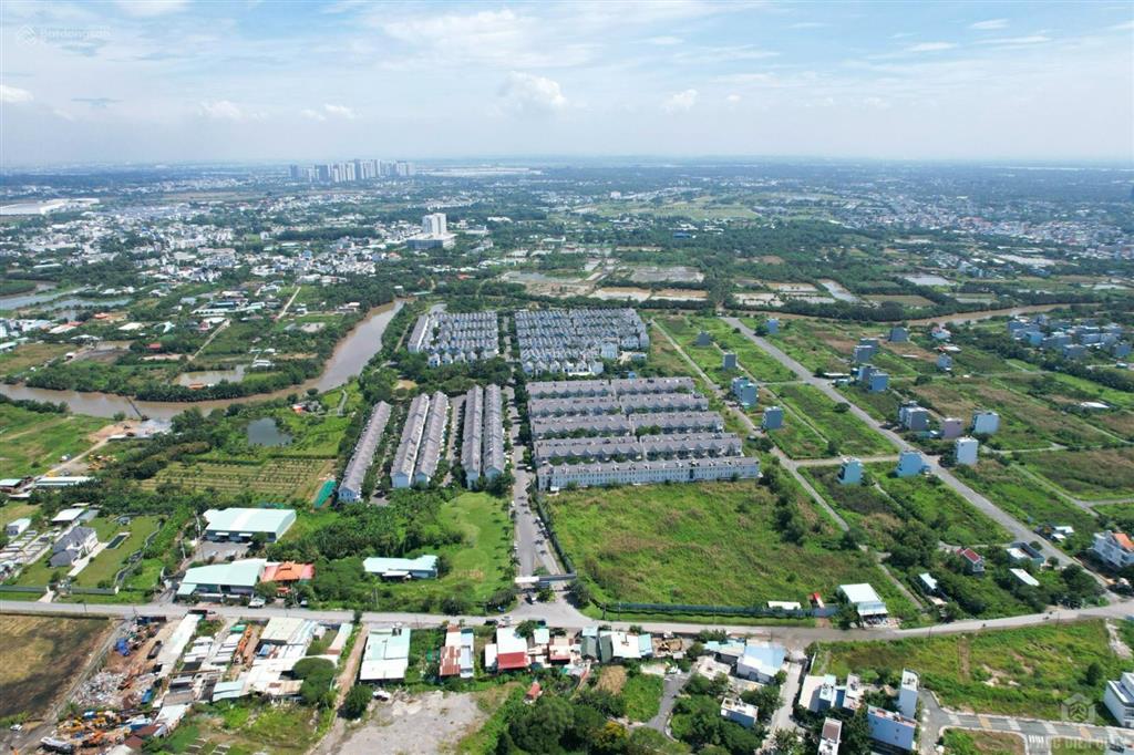 Bán căn nhà 75m2 htcb giá 10,5 tỷ.  tấn giàu 0909 121 ***