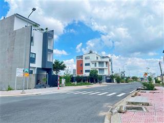 Chính chủ gửi bán góc 2 mặt tiền đường 20m kdc thanh nhựt ngay đường phạm hữu lầu,nhà bè. 70triệu/m