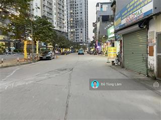 Cần bán 37,4m2 nhà cấp 4 mặt phố 390 nguyễn văn cừ, phường bồ đề. cạnh 4 tòa chung cư cao cấp