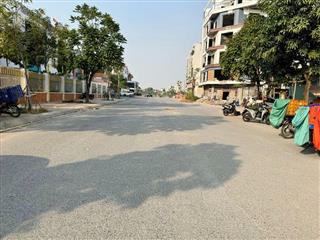 Cần bán 90m2 đất TĐC Ngọc Thụy - Đường trước 17m, đường sau 4m, cách 15m ra hồ điều hòa