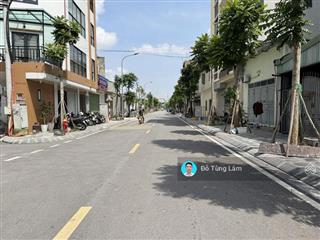 Đất mặt đường ô tô 75,6m2  lô đẹp vuông vắn  đối diện vườn hồ 2  gần cầu thanh trì  sổ đỏ cc