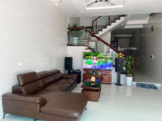 "Cần tiền giá nào cũng bán" - Nhà 125m2, 3 Tầng, ô tô vào nhà, chỉ 500m ra Vin. Cam kết giá tốt!