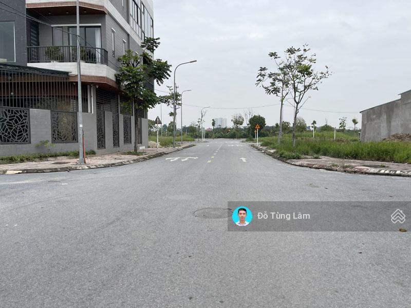 Cần bán căn góc 112m2 nhà 3,5 tầng khu đấu giá cự khối, long biên. đường 17m cách 30m ra hồ