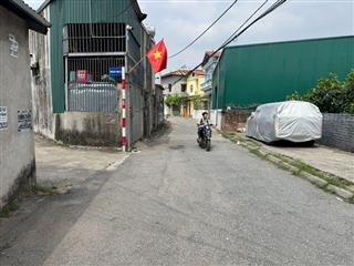 Cần bán 107m2 nhà 3 tầng ngay gần trường cấp 1 2 Đông Dư. Đường ô tô tránh đỗ trước cửa