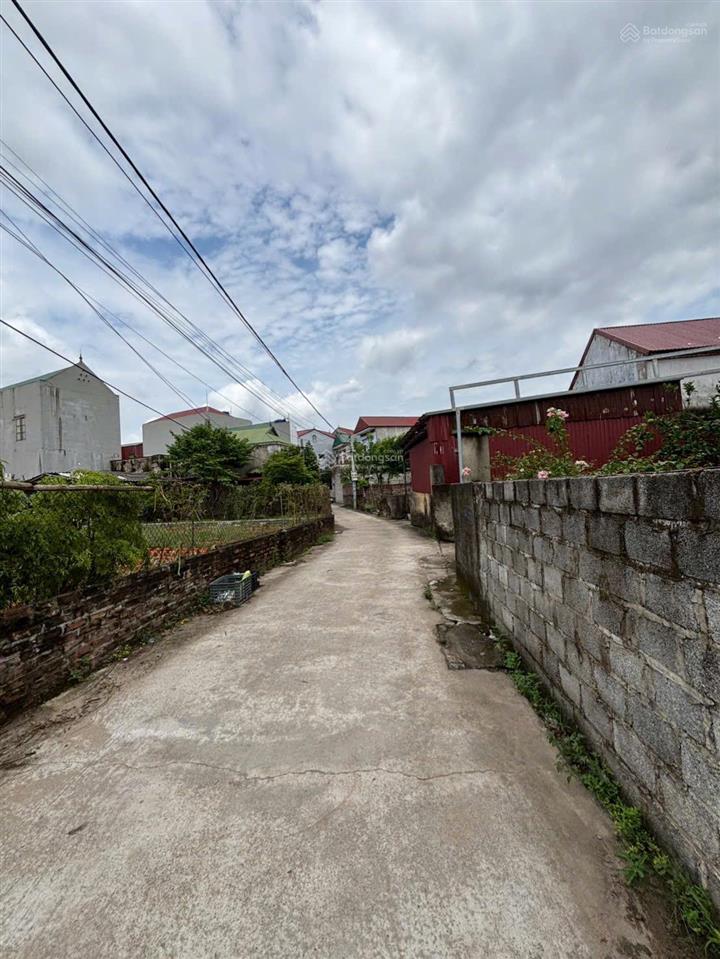 Chính chủ em bán đất thôn hoàng trạch, xã mễ sở, đường 4m cách 20m ra đường trục chính liên huyện