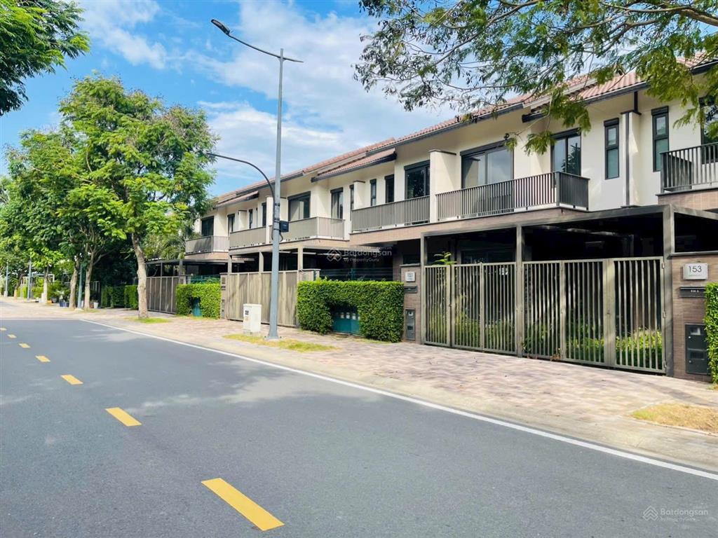 Nhà phố vườn 1 trệt 1 lầu trục đường lớn đẹp nhất waterpoint 4ty2