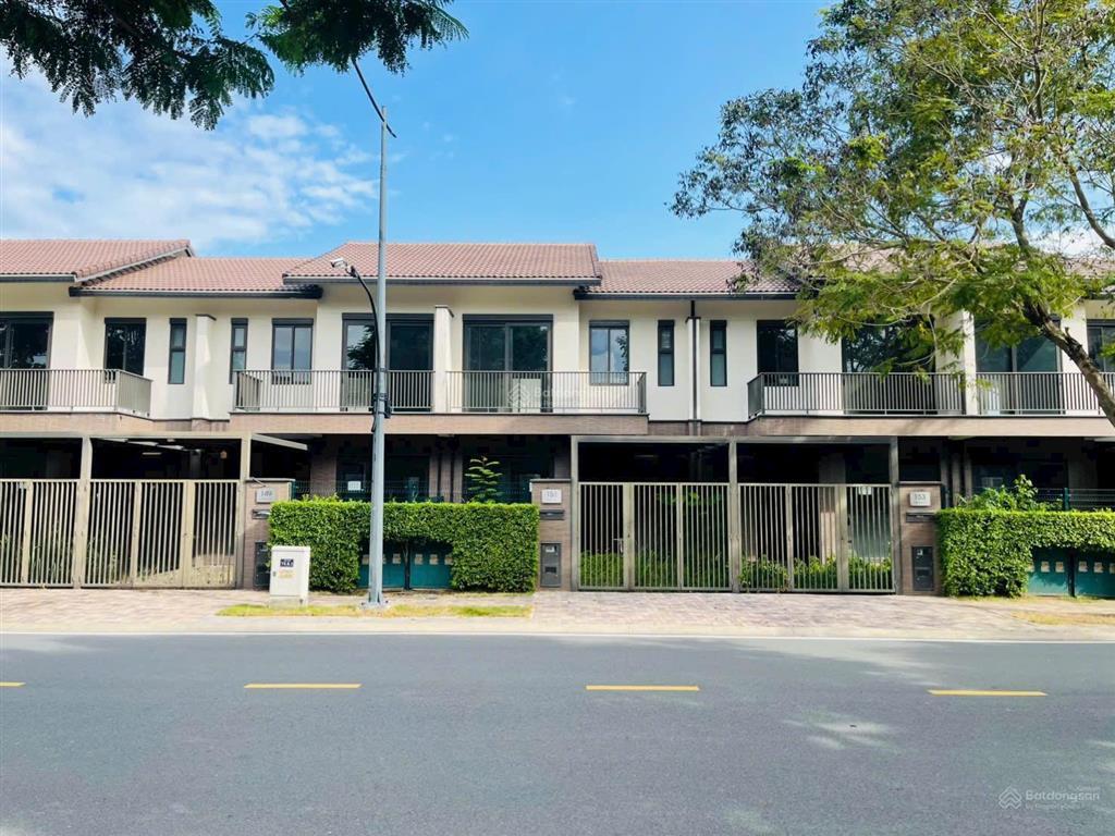 Nhà phố vườn 1 trệt 1 lầu trục đường lớn đẹp nhất waterpoint 4ty2