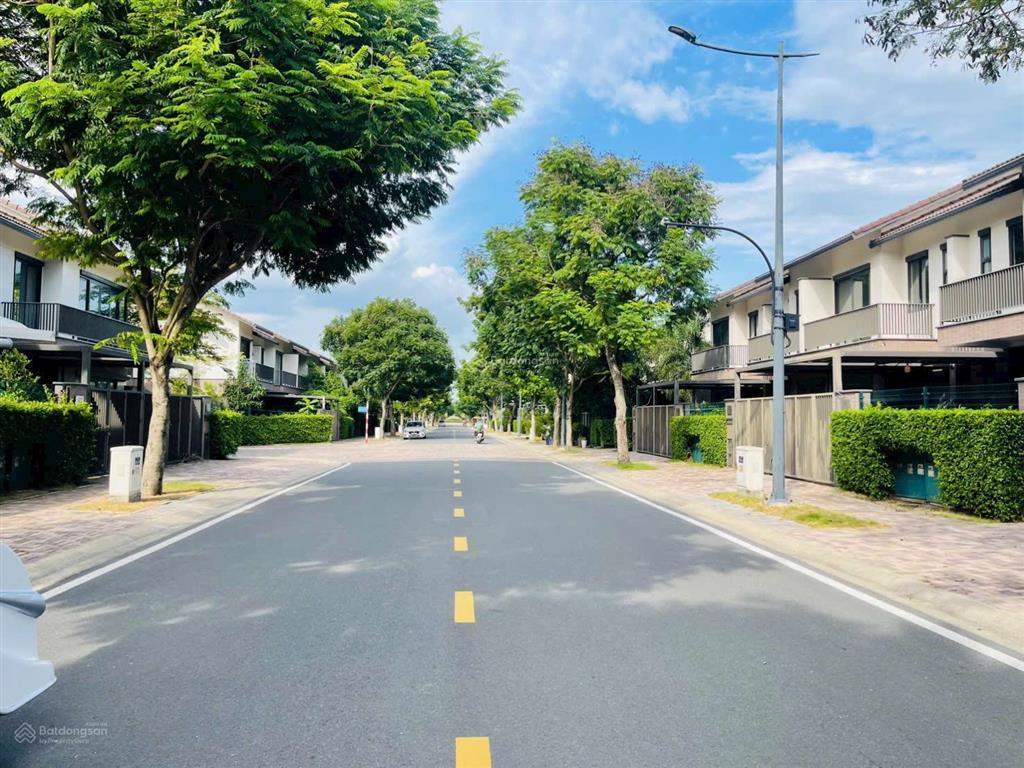 Nhà phố vườn 1 trệt 1 lầu trục đường lớn đẹp nhất waterpoint 4ty2