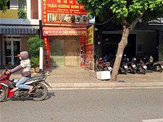 Bán gấp nhà mặt phố vị trí đẹp đ. lũy bán bích, cấp 4, 93,5 m², giá tốt 14,5 tỷ