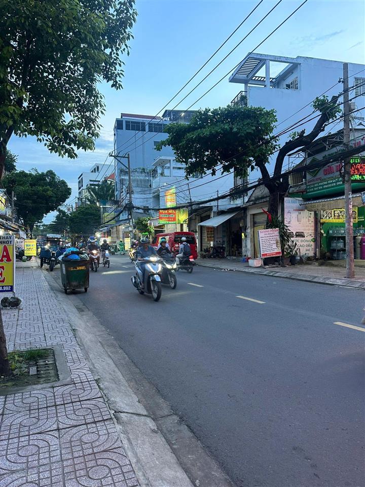 Cho thuê mặt tiền 54b cầu xéo. dt 5.3m x 30m (nở hậu 5.8m)