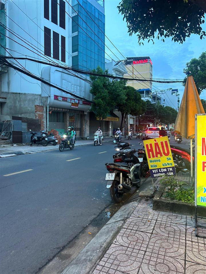 Cho thuê mặt tiền 54b cầu xéo. dt 5.3m x 30m (nở hậu 5.8m)