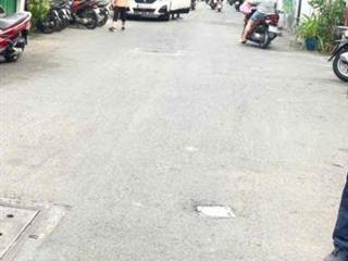 NHÀ C4 LÂM VĂN BẾN QUẬN 7- LÔ GÓC 2 MẶT HẺM XE HƠI - DT 131M2 NGANG KHỦNG 7.2M - THÍCH HỢP XÂY CHDV