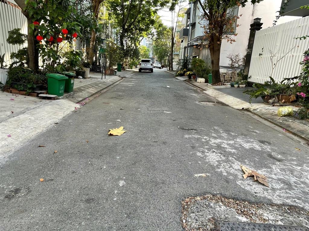 Cẩn bán lô đất kdc sadeco phước kiển a. dt 5m x 20m giá 9,9 tỷ thương lượng. sổ đỏ riêng