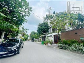 Biệt thự sân vườn hồ bơi compound nguyễn văn hưởng gần d'edge, trường bis  380m2  giá 91.5 tỷ